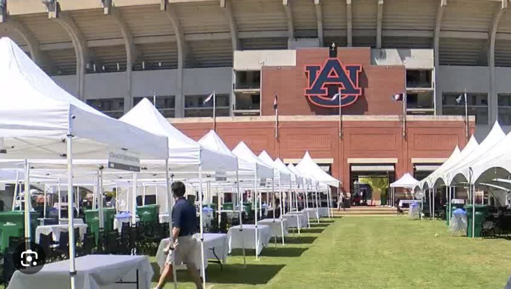 saturday in the south
#secfootball #Auburn
#AUFootball #4f27 #BondingwithAngie